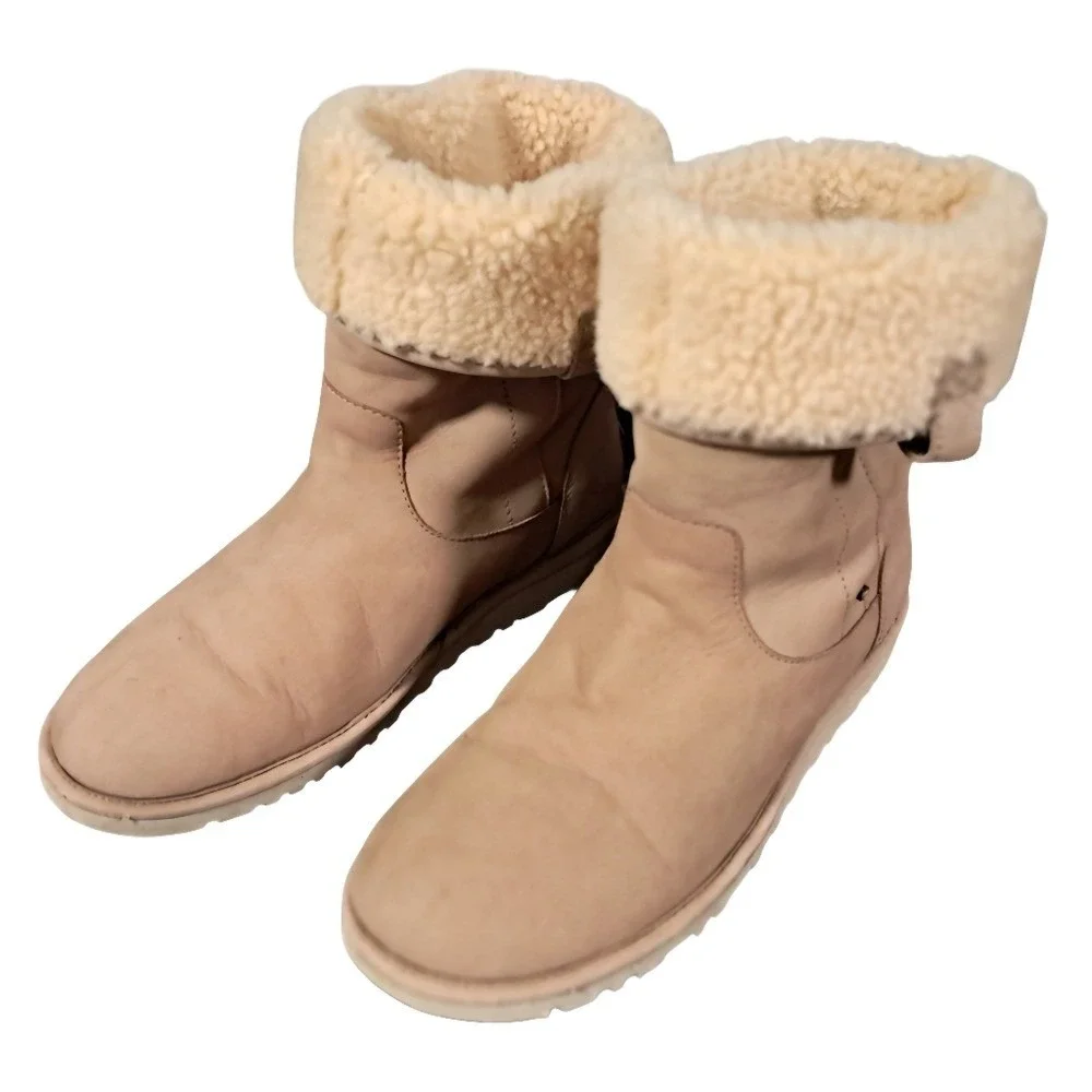UGG Australia Women's Sheepskin Lined Boots‎ Size 9